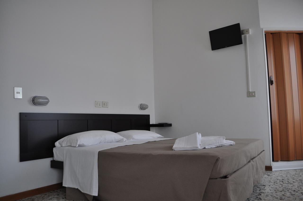 Hotel Urano Cattolica Exterior foto